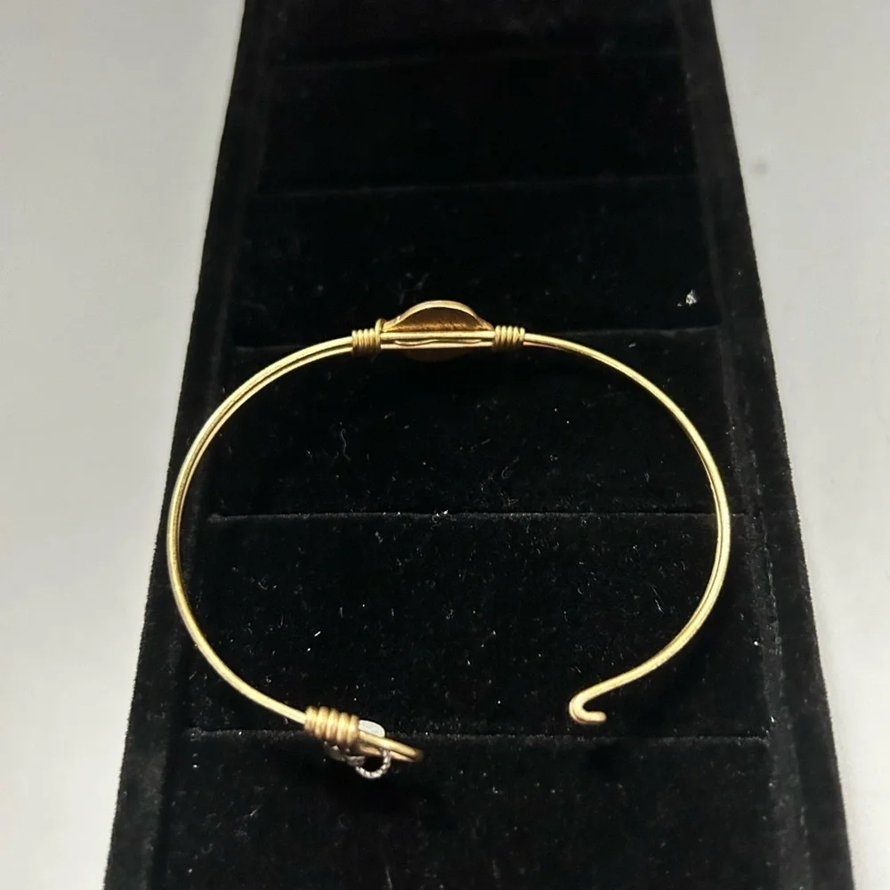 Luca & Danni Women’s Wire Bracelet with Pink Baby Feet
